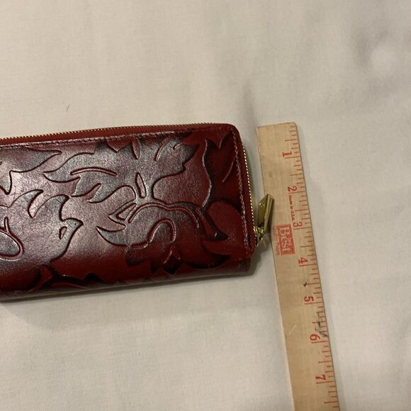 Valentina Embossed zip around reddish burgundy wallet EUC - Picture 4 of 12